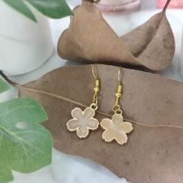 Elegant Enamel Daisy Earrings