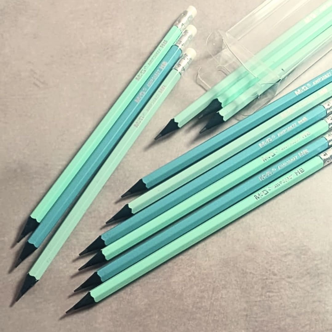 Smooth graphite pencil set